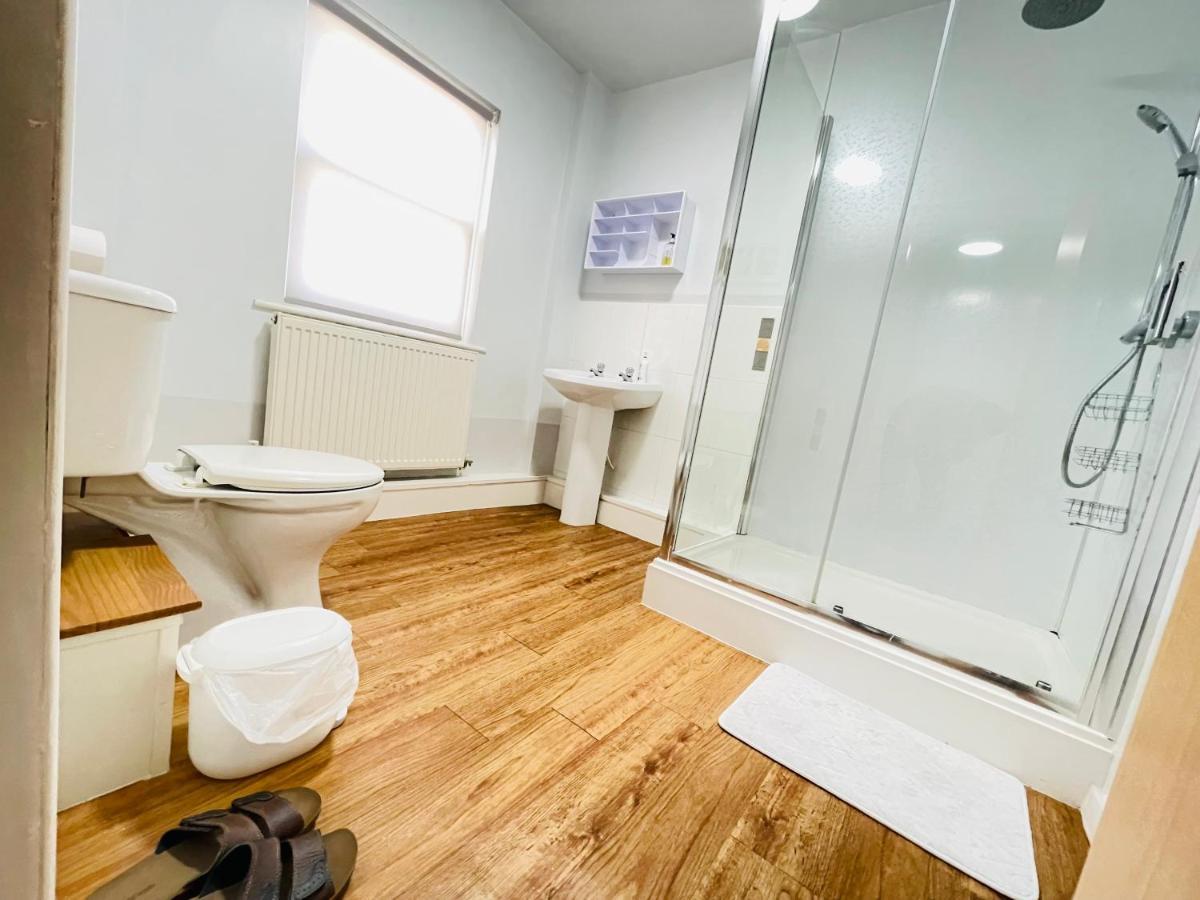En-Suite For Family,Couple And Females Lancaster Dış mekan fotoğraf